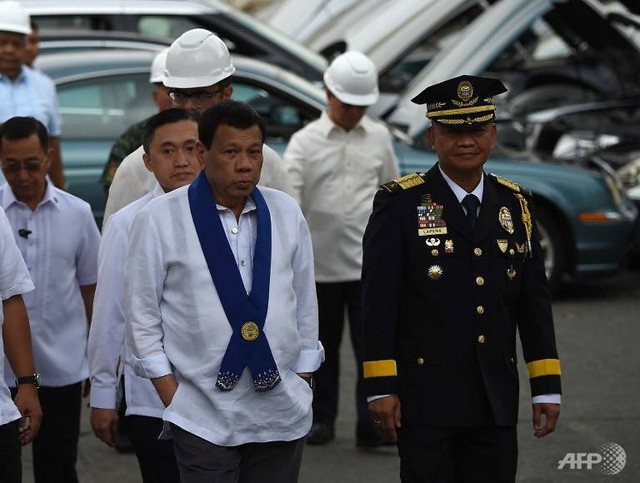 Tổng thống Philippines lệnh nghiền nát hàng chục xe sang nhập lậu - 2 Tổng thống Duterte (Ảnh: AFP)
