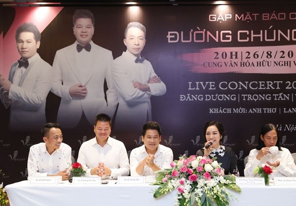 Phản ứng bất ngờ của vợ Trọng Tấn, Đăng Dương, Việt Hoàn khi chồng bị chê…xấu - 1 “Tam ca xấu trai nhất Việt Nam” làm live concert nhạc đỏ.