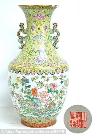 Bình gốm để đựng gậy suốt 40 năm bỗng tăng giá 550 lần - 1
Bình gốm để đựng gậy suốt 40 năm bỗng tăng giá 550 lần