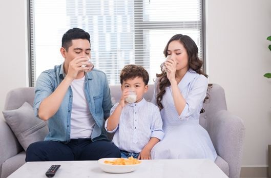 "Mách nhỏ" mẹ cách tìm "Quy chuẩn sữa tươi" - 3 Tiêu chuẩn 4 KHÔNG là thước đo để bạn an tâm sử dụng sản phẩm sữa tươi cho người thân và gia đình mỗi ngày