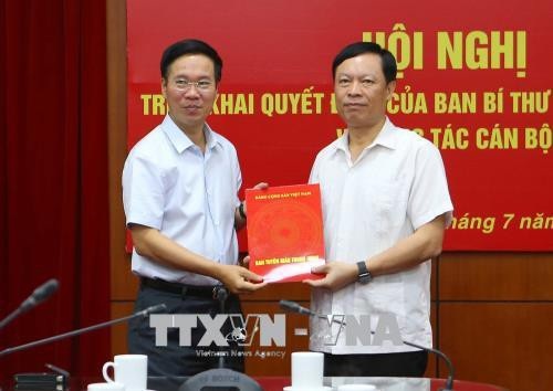 Ông Phạm Văn Linh làm Phó Chủ tịch chuyên trách Hội đồng Lý luận Trung ương - 1 Ông Phạm Văn Linh nhận nhiệm vụ Phó Chủ tịch chuyên trách Hội đồng Lý luận Trung ương
