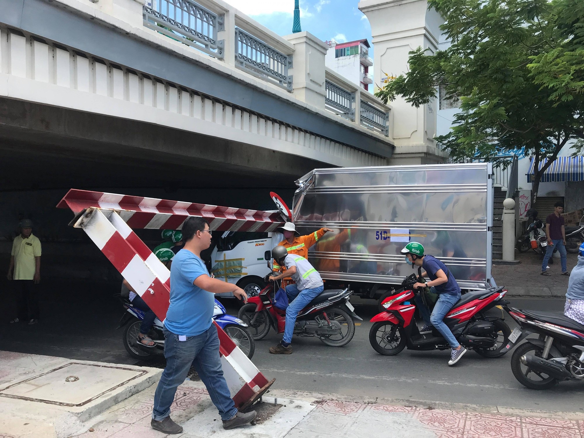 gầm cầu (4) gầm cầu (4)