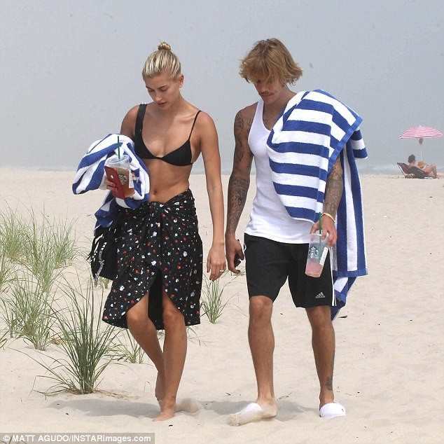 Justin Bieber hạnh phúc bên Hailey Baldwin sau khi chia tay Selena Gomez - 7
Tuần trước, một nguồn tin tiết lộ: “Justin và Hailey luôn quan tâm tới nhau. Họ đã hò hẹn ngắn ngủi vào năm 2016 và cảm xúc dành cho nhau chưa bao giờ mất đi. Justin và Hailey đã hò hẹn được khoảng 1 tháng nay nhưng mọi chuyện trở nên thu hút hơn khi họ công khai xuất hiện bên nhau nhiều hơn và dành thời gian bên nhau nhiều hơn”.