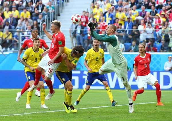Nhật ký chuyển nhượng ngày 4/7: 95% khả năng C.Ronaldo tới Juventus? - 3
Thủ thành Rob Olsen nằm trong tầm ngắm của Barcelona