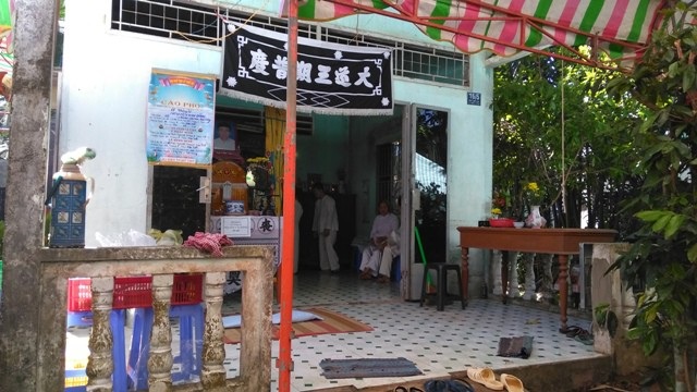 Người nhà đang làm hậu sự cho nạn nhân.