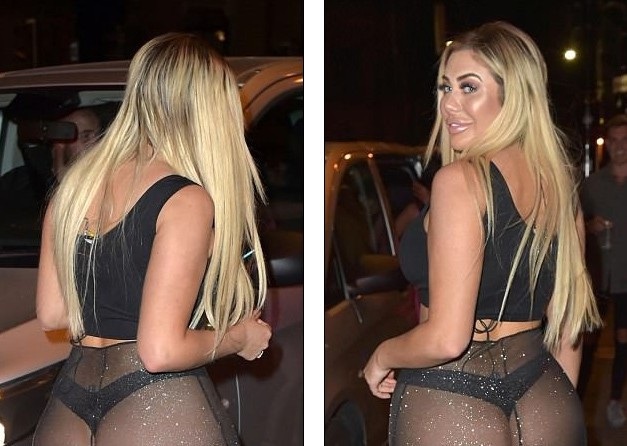 Choáng váng với quần xuyên thấu của Chloe Ferry - 3
Bộ đồ hở trước hở sau của người đẹp 22 tuổi khiến thợ săn ảnh choáng váng