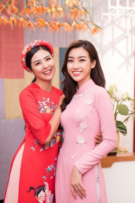 Tiết lộ những người bạn thân “sắc nước hương trời” của Hoa hậu Ngọc Hân - 3 Ngọc Hân coi Mỹ Linh như cô em gái bé nhỏ. Trong công việc và cuộc sống, với tư cách là đàn chị, Ngọc Hân luôn cố gắng hỗ trợ và giúp đỡ Mỹ Linh.