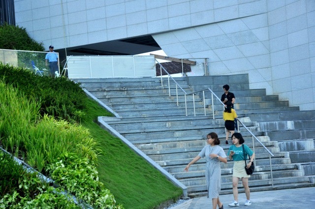 Cận cảnh dự án bến du thuyền của Vũ “nhôm” trước đề nghị thu hồi - 10
Lực lượng bảo vệ túc trực thường xuyên tại đây và nghiêm cấm người dân không lên khu vực công trình này.