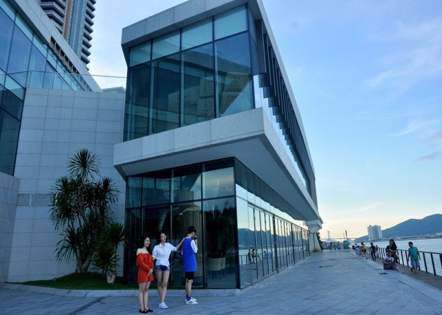 Cận cảnh dự án bến du thuyền của Vũ “nhôm” trước đề nghị thu hồi - 3
Dự án nằm tại phường Thạch Thang với diện tích 3.000 m2 (trong đó diện tích đất là 1.632,6 m2, diện tích đất có mặt nước là 1.367 m2), thời gian sử dụng đất là 50 năm và hình thức thuê đất là trả tiền thuê hàng năm.