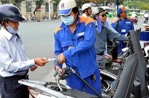 Tăng thuế môi trường xăng dầu kịch trần: Nỗi lo trở lại - 1
Bộ Tài chính quyết tăng thuế bảo vệ môi trường với xăng dầu (Ảnh minh hoạ).