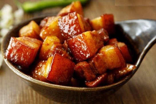 Hàng chục học viên bị ngộ độc thực phẩm, công ty cung cấp suất ăn tạm ngừng hoạt động - 1 Trong suất ăn của các bệnh nhân có thịt kho.