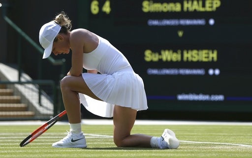 Wimbledon: Nadal thắng nhàn, Halep thua sốc - 2
Hạt giống số 1 Halep đã phải rời Wimbledon