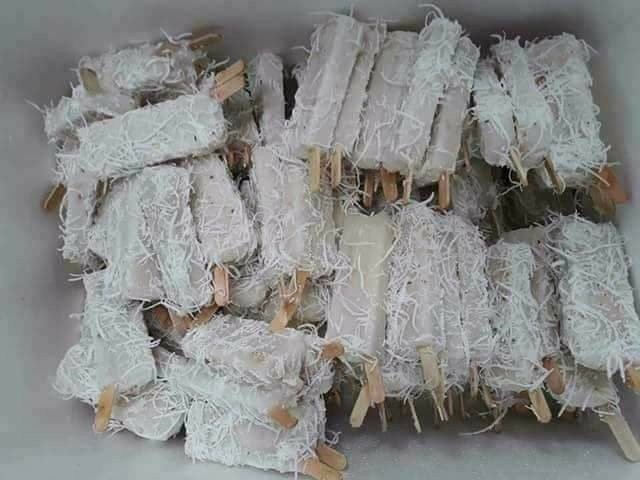 Ớn lạnh sữa Lotte giòi bò lúc nhúc, đáng sợ lợn Trung Quốc ủ bệnh tràn về - 3
Kem sữa dừa Nam Định 5.000 đồng/que.
