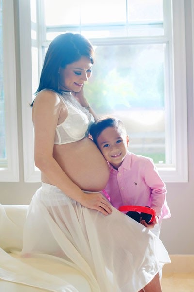 Ca sĩ Thanh Thảo bầu bí vẫn lái siêu xe thật “ngầu” - 3 Cuối tháng 5, Thanh Thảo tiết lộ đang mang thai bé gái đầu lòng ở tuổi 41. Trước đó, Thanh Thảo đã nhận nuôi con trai của em gái ruột.