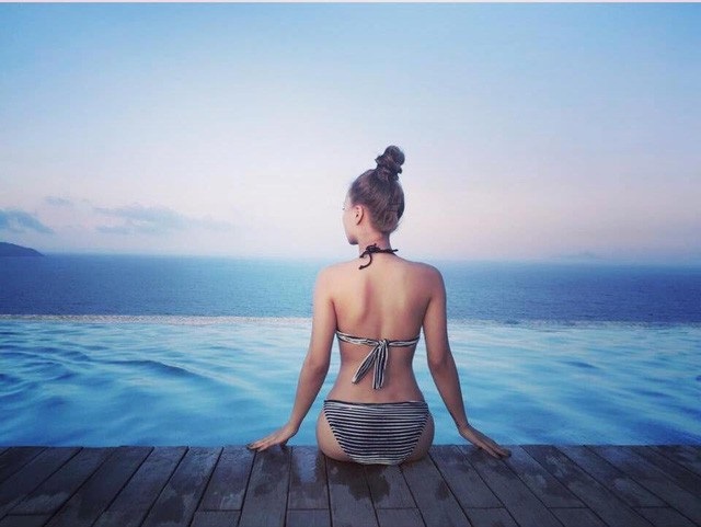 Ngắm ảnh bikini bốc lửa của nữ DJ "hot" và gợi cảm nhất Hà thành - 13
DJ Tít tâm sự rằng nhiều người sau khi có gia đình, sinh con thường lựa chọn hình ảnh kín đáo, nhẹ nhàng hơn. Thậm chí Tít từng nghĩ đến việc sẽ không làm DJ nữa mà chuyển sang một nghề khác.Thế nhưng, sau quãng thời gian dài trầm cảm, DJ Tít nhận ra được sống với đam mê là điều mà cô mong muốn nhất.