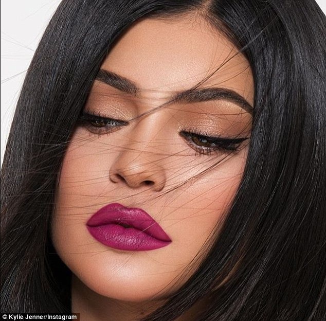 Kylie Jenner đã không còn bơm môi - 7 
Hình ảnh hoàn hảo của em cô Kim trong các bức hình quảng cáo.