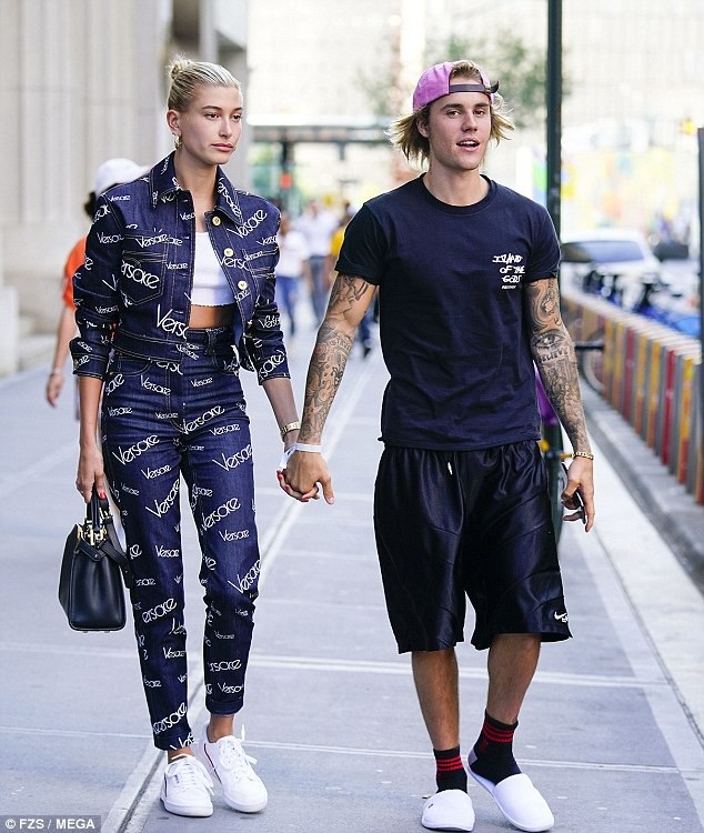 Justin Bieber đính hôn với Hailey Baldwin? - 7
Justin Bieber cũng từng hẹn hò khá lâu với ca sỹ Selena Gomez trong quá khứ.