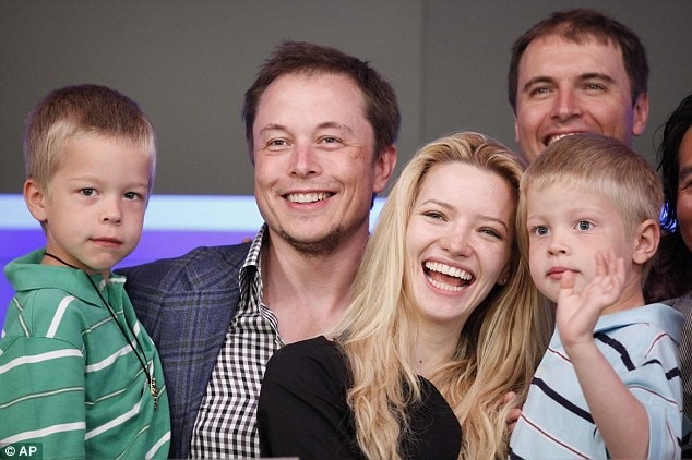 Tỷ phú Elon Musk chế tạo tàu ngầm đặc biệt để hỗ trợ cứu viện các em nhỏ tại Thái Lan - 1 Elon Musk đang lập kế hoạch và thậm chí sẽ đích thân đến hang động để cứu trợ các em nhỏ.