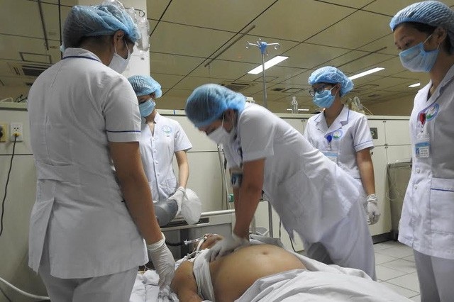 Vụ chạy thận tử vong: Bệnh viện và Công ty Thiên Sơn chia tiền như thế nào? - 2 Vụ chạy thận ngày 29/5/2017 tại BVĐK tỉnh Hòa Bình làm 9 người tử vong, đây là sự cố y khoa đặc biệt nghiêm trọng.