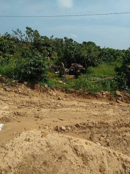 Bắc Giang: Cát tặc lộng hành, “băm nát” suối Ba Cô - 2
Cát tặc băm nát suối Ba Cô trục lợi giữa ban ngày.