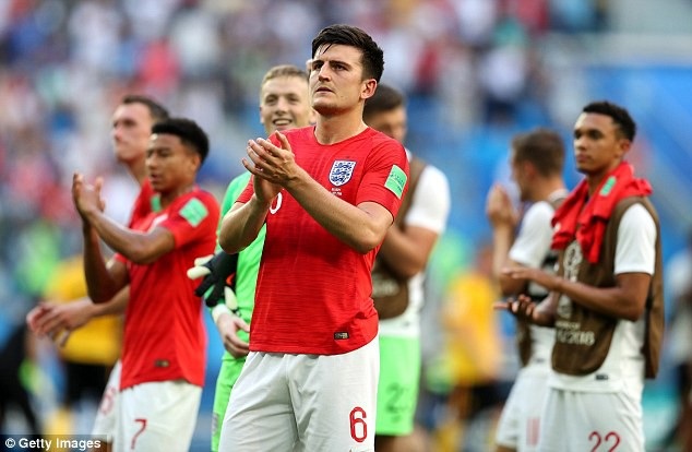Những “bom tấn” chờ kích nổ những ngày cuối “chợ Hè” Premier League - 1
Sau màn trình diễn rực sáng ở World Cup 2018, Harry Maguire đang nhận được sự quan tâm đặc biệt của MU. CLB thành Manchester sẵn sàng chi 60 triệu bảng để sở hữu trung vệ người Anh. Dù Leicester City rất muốn giữ chân Harry Maguire nhưng trước sự tấn công mạnh mẽ của MU, chẳng ai dám chắc điều gì xảy ra. Nếu thất bại trong vụ Harry Maguire. Quỷ đỏ đã ngắm sẵn Yerry Mina để thay thế.