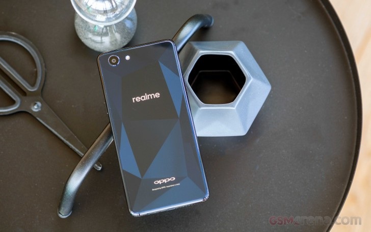 Cựu phó Chủ tịch Oppo lập thương hiệu điện thoại mới - 2 mẫu điện thoại Realme cháy hàng ở Ấn Độ