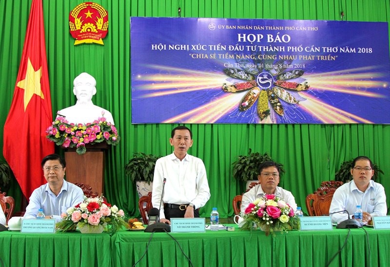 Cần Thơ mời gọi đầu tư 54 dự án với nguồn vốn gần 124.000 tỷ đồng - 1 Ông Võ Thành Thống - Chủ tịch UBND TP Cần Thơ phát biểu tại buổi họp báo
