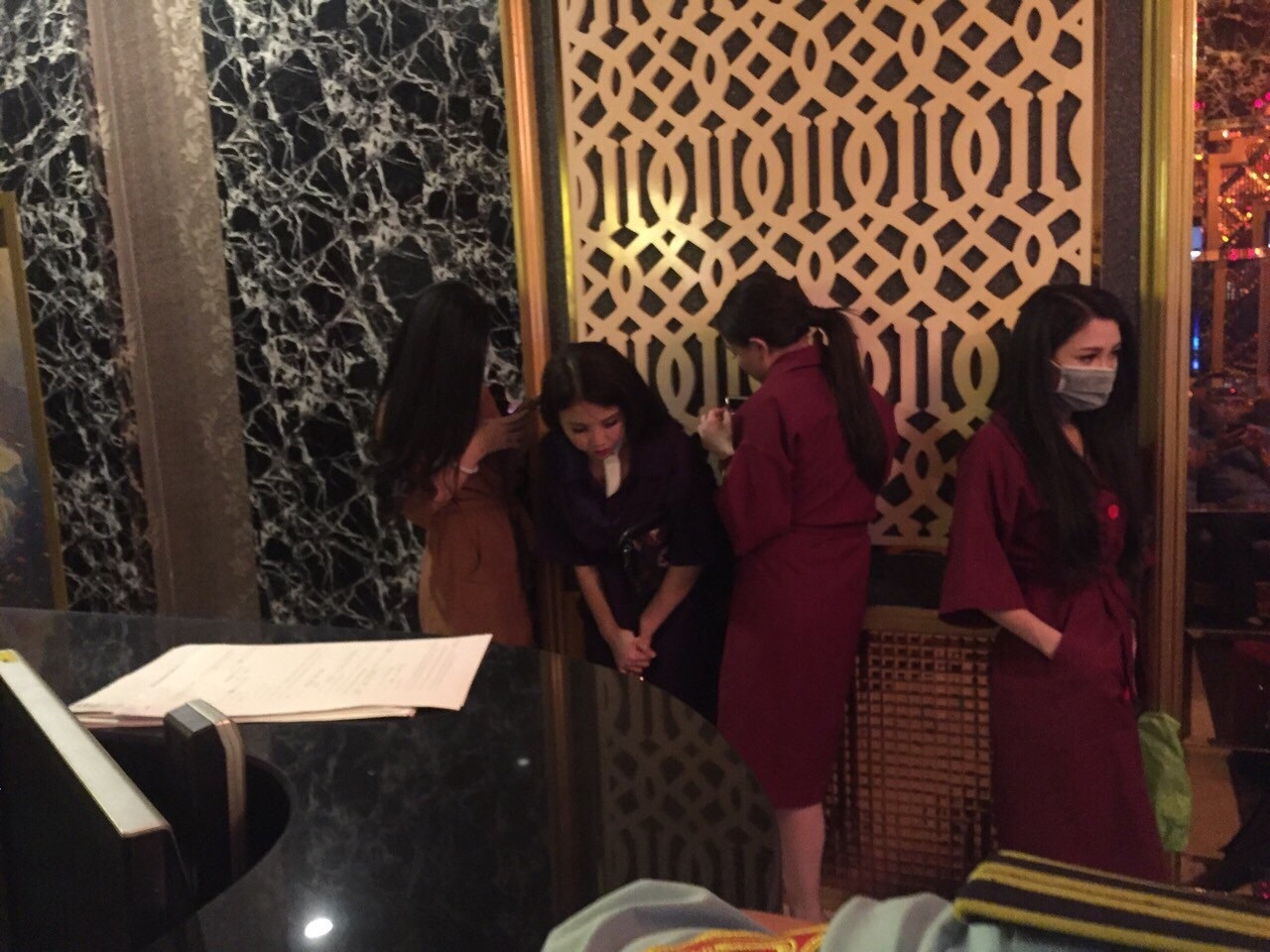 Nhà hàng bia ôm đóng cửa tránh đoàn kiểm tra - 6 Nhà hàng bia ôm đóng cửa tránh đoàn kiểm tra - 6