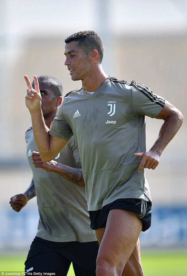 C.Ronaldo đầy hứng khởi trong buổi tập đầu tiên cùng Juventus - 2 C.Ronaldo đầy hứng khởi trong buổi tập đầu tiên cùng Juventus - 2