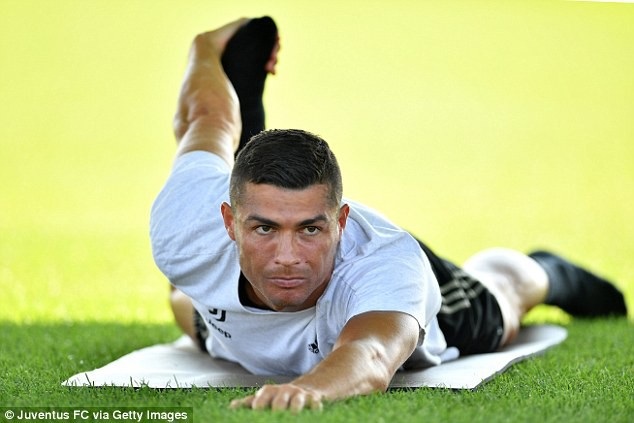 C.Ronaldo đầy hứng khởi trong buổi tập đầu tiên cùng Juventus - 4 C.Ronaldo đầy hứng khởi trong buổi tập đầu tiên cùng Juventus - 4