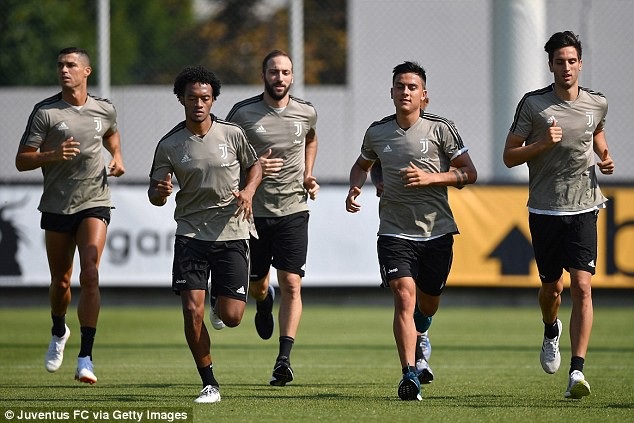 C.Ronaldo đầy hứng khởi trong buổi tập đầu tiên cùng Juventus - 6 C.Ronaldo đầy hứng khởi trong buổi tập đầu tiên cùng Juventus - 6