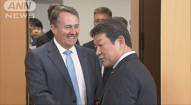 Nhật Bản ủng hộ Anh tham gia CPTPP hậu Brexit - 1
Bộ trưởng Thương mại quốc tế Anh Liam Fox (trái) và Bộ trưởng phụ trách vấn đề phục hồi kinh tế Nhật Bản Toshimitsu Motegi (Ảnh: ANN News)