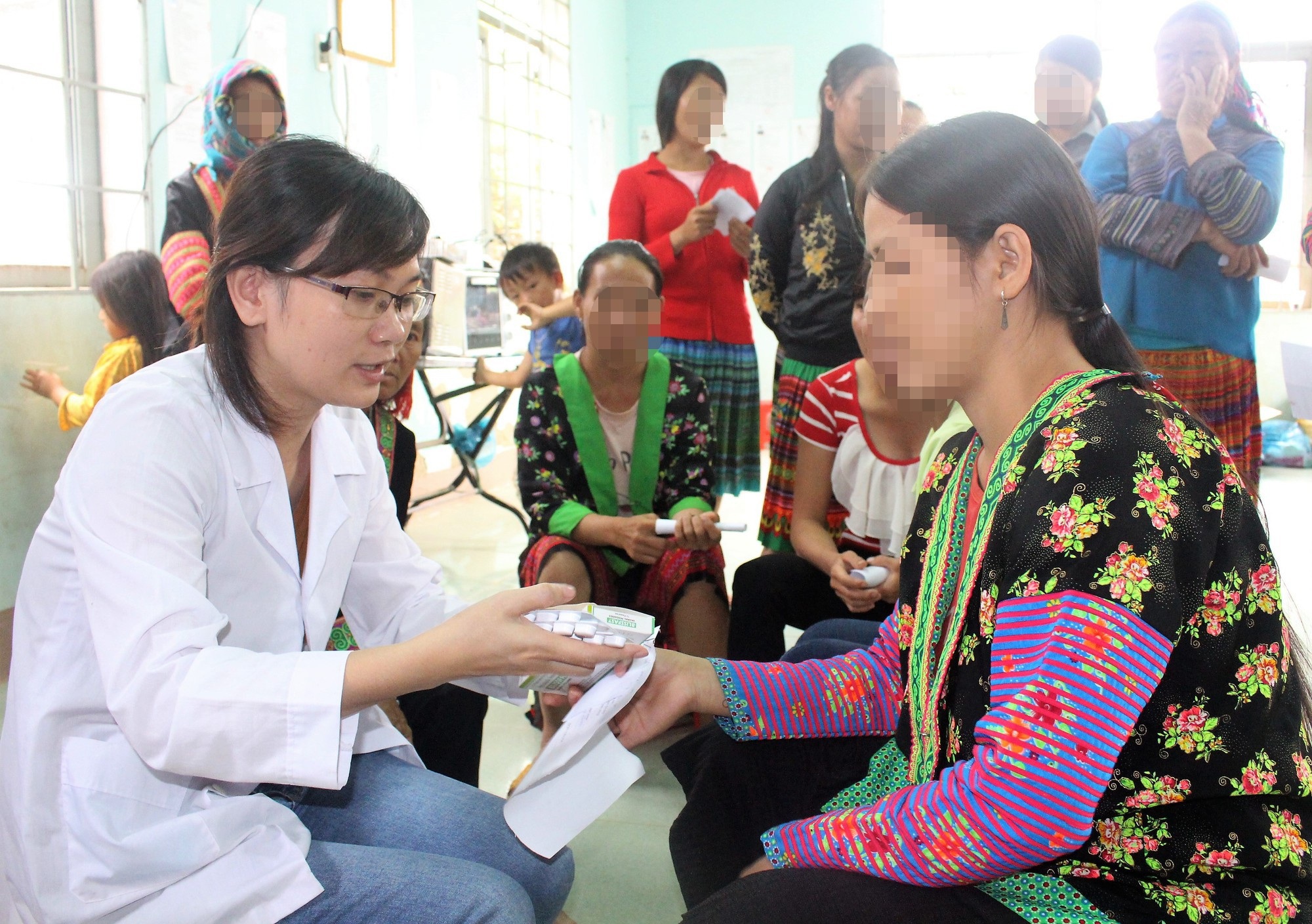 Những người mẹ trẻ sinh con từ thuở 12 - 4
Tảo hôn, sinh con sớm gây nhiều hệ lụy và ảnh hưởng trực tiếp đến sức khỏe người mẹ trẻ