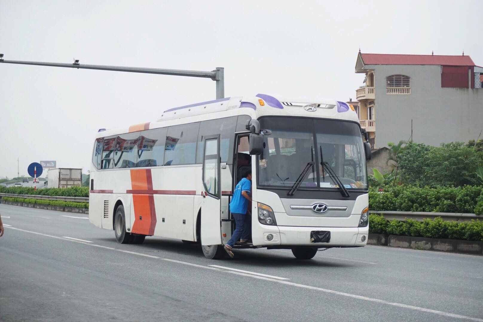Dựng lại hiện trường vụ xe khách tông xe cứu hỏa trên cao tốc Pháp Vân - 3
Chiếc xe khách giả định