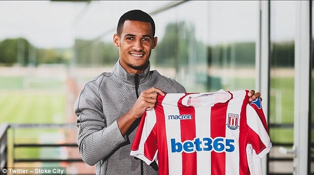 Toàn cảnh chuyển nhượng tại Premier League Hè 2018 - 10
Tom Ince đã rời Huddersfield chuyển sang Stoke