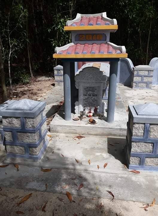 Trao hơn 35 triệu đồng hỗ trợ mai táng bà Cao Thị Thí - 1 Ngôi mộ của bà Thí đã đươc hoàn thiện