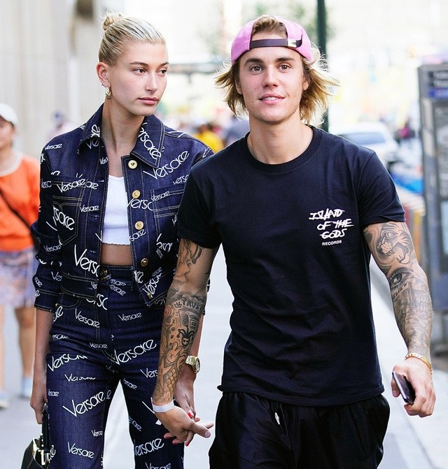 24 tuổi, “hoàng tử pop” mua sách để học cách có hôn nhân viên mãn - 2 Justin Bieber và bạn gái Hailey Baldwin