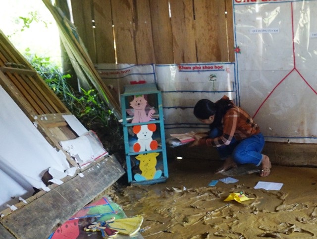 Đất núi sạt lở xóa sổ lớp mầm non, cô trò tá túc nhà văn hóa bản - 6 Đồ dùng, đồ chơi, thiết bị dạy học bị hư hỏng