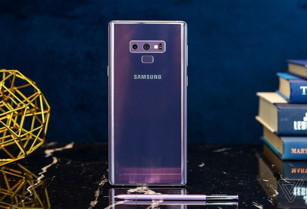 Đọ cấu hình Galaxy Note9 cùng loạt smartphone “bom tấn” cỡ lớn - 1 Galaxy Note9 là chiếc smartphone mạnh mẽ nhất hiện nay của Samsung