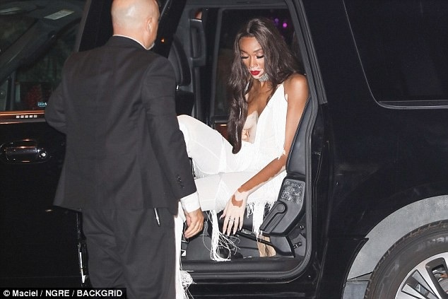 Siêu mẫu bạch biến quyến rũ dự tiệc - 4
Chiều cao 1,75m giúp Winnie Harlow nổi bật giữa đám đông