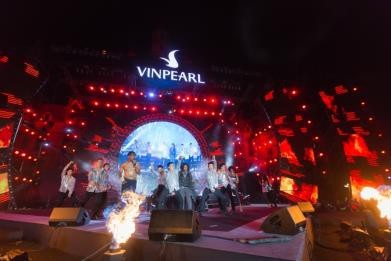 Live show “Lửa mùa hè – Boney M” là một thành công tiếp theo của “đảo sự kiện” Vinpearl Nha Trang. Nhà tổ chức Vinpearl Nha Trang đã cho thấy sự chuyên nghiệp và đẳng cấp trong việc tổ chức các sự kiện văn hóa tầm cỡ quốc tế. Trong tương lai, sân khấu lớn tại đảo Hòn Tre hứa hẹn sẽ tiếp tục là lựa chọn hàng đầu khi các ngôi sao trong làng giải trí thế giới đến Việt Nam biểu diễn.