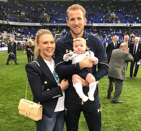 Harry Kane bất ngờ gây tranh cãi khi khoe tiểu công chúa mới sinh - 2 Gia đình hạnh phúc của Harry Kane được nhiều người ngưỡng mộ