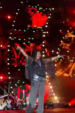 Chia sẻ trong live show, nữ danh ca Liz Mitchell cho biết, bà vô cùng hạnh phúc trước tình cảm nồng nhiệt của người hâm mộ Việt Nam, đồng thời bày tỏ ấn tượng với Vinpearl Nha Trang, nơi Boney M đã có một đêm thắp lửa mùa hè đầy cảm xúc. “Trước kia tôi chưa từng biết tới Vinpearl Resort, nhưng giờ đây tôi đã phải lòng hòn đảo xinh đẹp này” – Liz Mitchell nói.