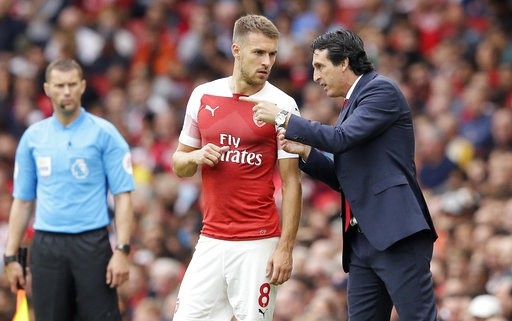 Arsenal 0-2 Man City: Sterling, B.Silva tỏa sáng - 6
Emery căn dặn Ramsey