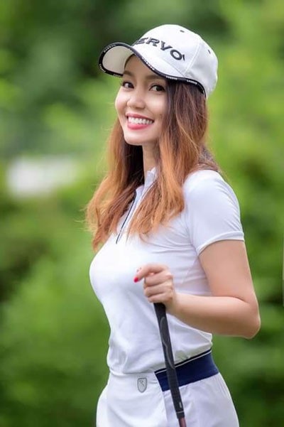 Ca sĩ Ngọc Anh bất ngờ hé lộ về chuyện tình với bạn trai kém tuổi. “Chúng tôi ở bên nhau được hơn 2 năm. Bạn trai kém tôi 3 tuổi, tính vui vẻ. Chúng tôi rất hợp nhau. Chúng tôi đã cùng nhau trải qua những trắc trở thuở ban đầu, có lúc tưởng như chia tay nhưng sau tất cả, chúng tôi đã cùng nhau đi qua những sóng gió”, Ngọc Anh chia sẻ.