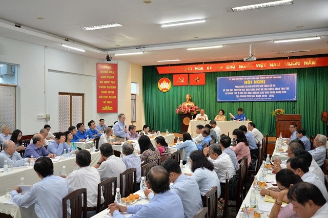 TPHCM “trải thảm đỏ” thu hút tài năng đặc biệt - 2 Ủy ban Mặt trận Tổ quốc Việt Nam TPHCM tổ chức hội nghị phản biện xã hội về đề án thu hút chuyên gia, nhà khoa học về thành phố làm việc giai đoạn 2018-2022 hồi đầu tháng 3