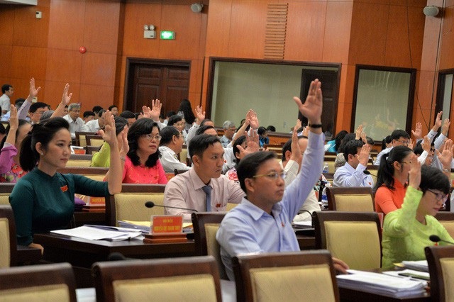 TPHCM “trải thảm đỏ” thu hút tài năng đặc biệt - 1 Trước đó, hồi tháng 3, HĐND TPHCM đã thông qua đề án mức thu nhập chuyên gia, nhà khoa học đối với lĩnh vực thành phố cần thu hút giai đoạn 2018-2022.