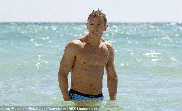 James Bond sắp tới sẽ là một người đàn ông da màu quyến rũ mặn mòi? - 1 Daniel Craig trong vai Điệp viên 007