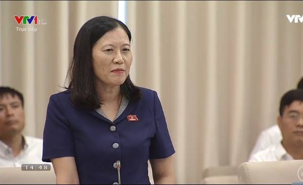 Bộ trưởng Công an: Gian lận thi THPT có thể đã diễn ra từ thời gian trước - 2
Đại biểu Lê Thị Nga (Chủ nhiệm UB Tư pháp) thúc Bộ trưởng Công an về quy trình thủ tục đặc biệt điều tra án xâm hại trẻ em