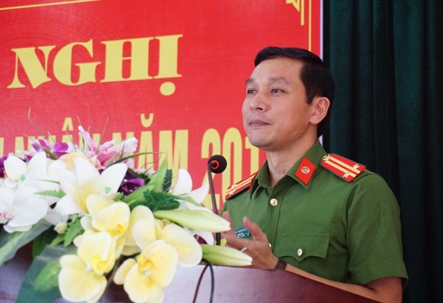 Rút ngắn con đường trả án cho phạm nhân - 1 Trung tá Đinh Trọng Dung - Giám thị Trại tạm giam Công an tỉnh Nghệ An phát biểu tại Hội nghị gia đình phạm nhân